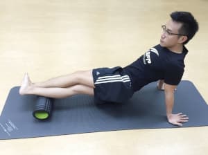 ( 圖二 ) 按摩右側小腿