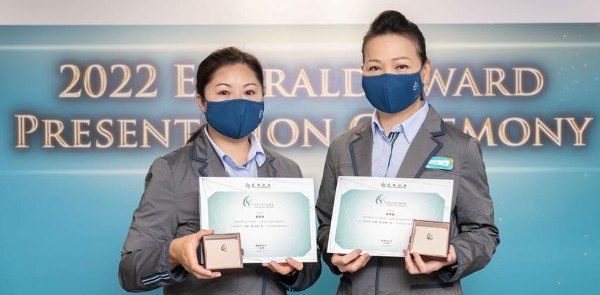 Trained to serve from the heart, Hang Lung employees “Go the Extra Mile” in pursuit of the “We Do It Well” philosophy