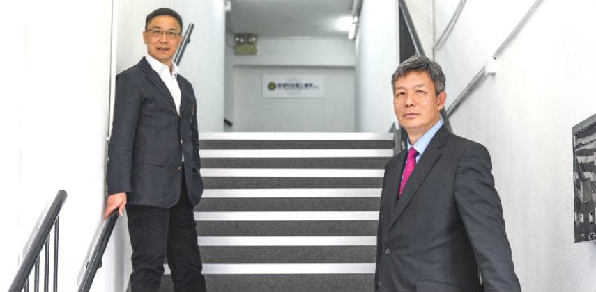 投考海關過七關 要夠斯文兼勁體能