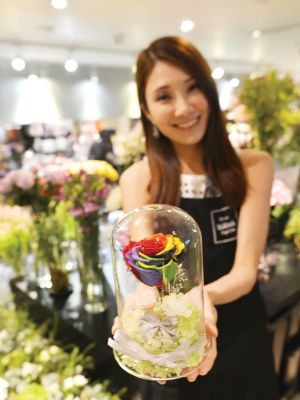 Sean Lam表示，其花店會因應顧客需要而度身設計花束，實行以細心贏得顧客心。