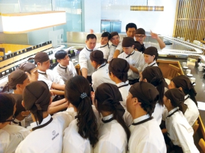 元気寿司為員工提供不少培訓活動，並有清晰的事業階梯。
